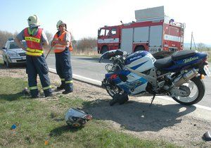 Ve čtvrtečních odpoledních hodinách došlo v ulici Průmyslová ke srážce chodce motorkou. Postarší pán odnesl kolizi hospitalizací. (ilustrační foto)