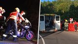 Vyjížďka manželů na motorce skončila tragicky: Řidič nevybral zatáčku, spolujezdkyni už nezachránili
