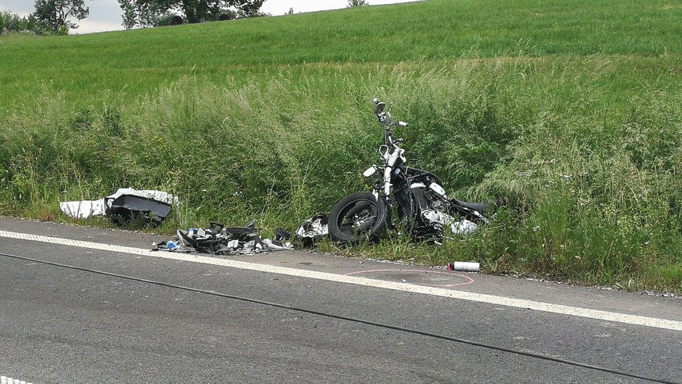 Tragická nehoda u Liptovského Mikuláše. O život přišel motorkář a jeho spolujezdkyně.