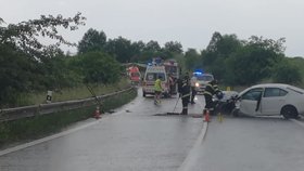 Tragická nehoda u Liptovského Mikuláše. O život přišel motorkář a jeho spolujezdkyně.