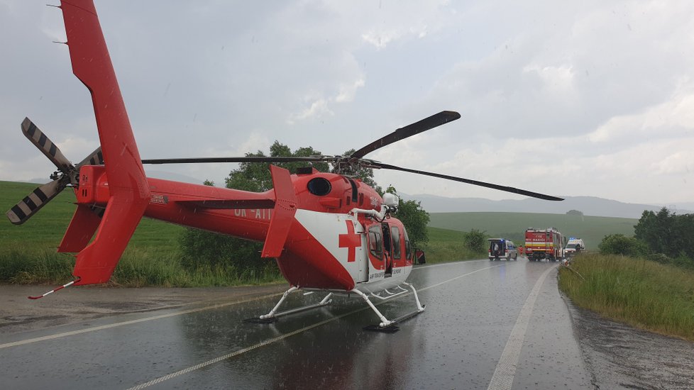 Tragická nehoda u Liptovského Mikuláše. O život přišel motorkář a jeho spolujezdkyně.