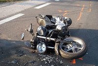 Drzost na entou: Řidič, který sejmul motorkáře, byl zfetovaný a neměl řidičák ani technickou