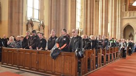 Motorkáři zaplnili kostel ve Vrchlabí, kam si přijeli pro požehnání