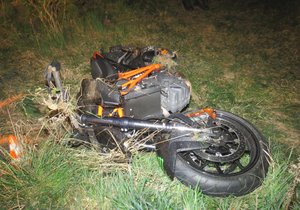 Zfetovaný motorkář (54) ujížděl před policisty z Brna desítky kilometrů až na Blanensko. U Černé Hory však havaroval.