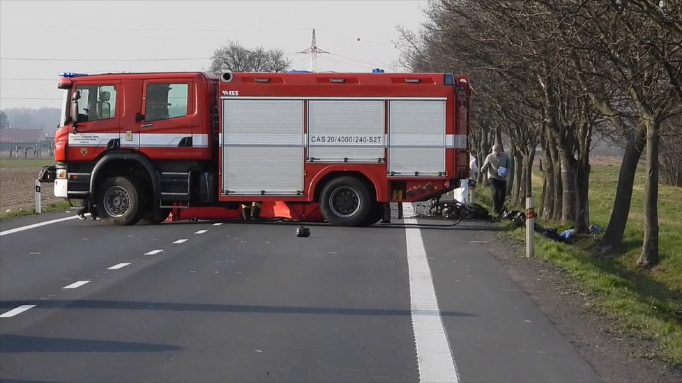 Tragická nehoda u Poděbrad: O život přišli dva motorkáři (28. 3. 2020)