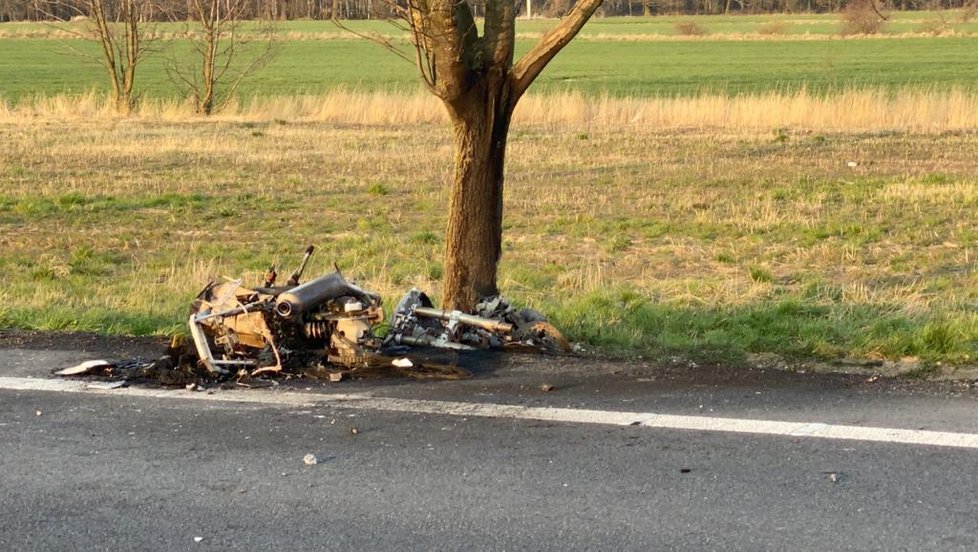 Tragická nehoda u Poděbrad: O život přišli dva motorkáři. (28. 3. 2020)