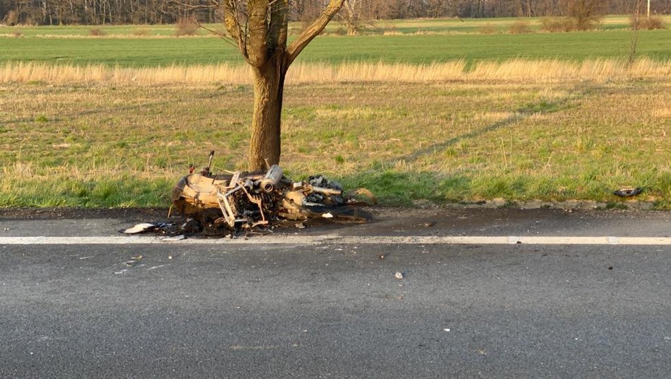 Tragická nehoda u Poděbrad: O život přišli dva motorkáři (28. 3. 2020)