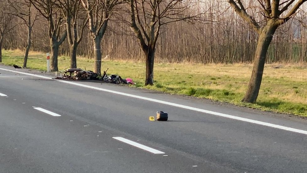 Tragická nehoda u Poděbrad: O život přišli dva motorkáři (28. 3. 2020)