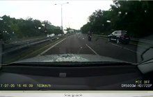 Motorkář prchal před policisty: Ujížděl rychlostí 150 km/h!