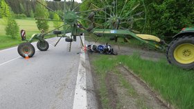 Mladý motorkář se rozbil o zemědělský stroj: Na vině byla přílišná rychlost, myslí si policisté