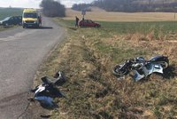 Smrt motorkáře na Uherskohradišťsku: Po pádu skončil přímo pod protijedoucím autem