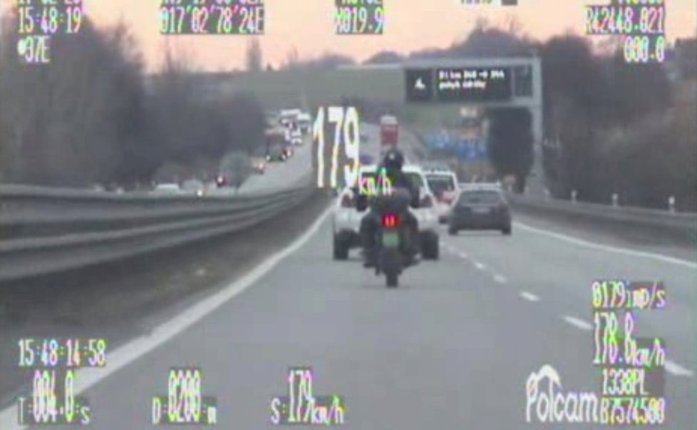 Motocyklista uháněl v úseku, kde je povolená rychlost 110 km/hod, místy i více než 170 km/hod.