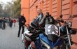 Policistu Šimona Vaice přišly k soudu podpořit desítky kolegů i motorkářů.