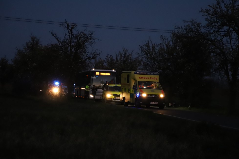 U obce Sluhy v Praze-východ došlo k tragické dopravní nehodě. Zemřel při ní pětapadesátiletý motorkář.