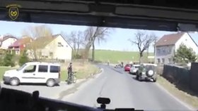 Drastické video jako varování: Hasiči uveřejnili záznam z pokusu o záchranu motorkáře.