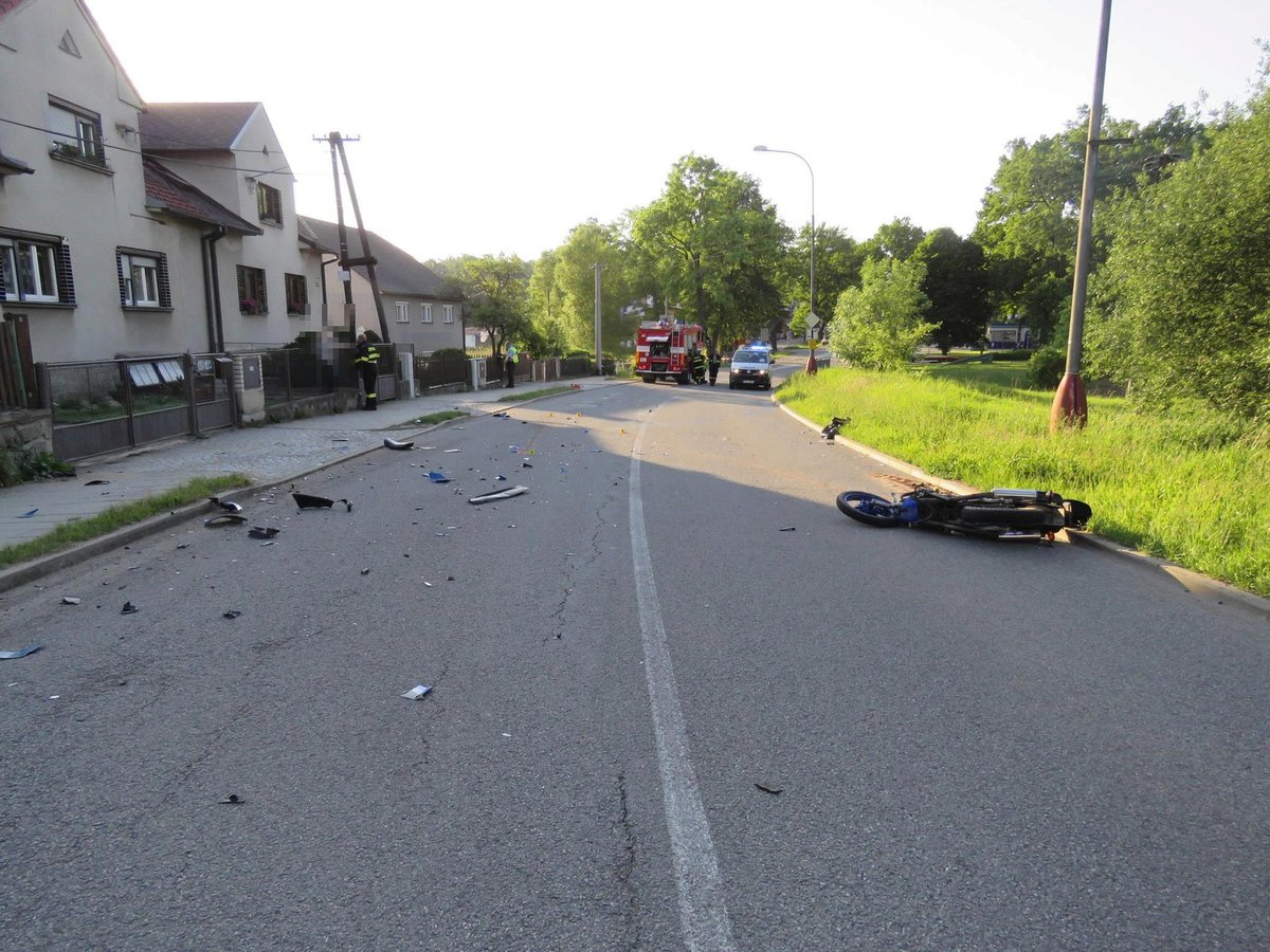 V tomto místě Luboš předjížděl autobus. Dostal se ale mezi bus a osobák a přišel o nohu. 