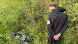 Motorkář na Plzeňsku závodil s policií: Prosvištěl žlutou řepkou a pak provětral psa