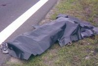 Mrtvý motorkář: Náraz do patníku mu utrhl hlavu