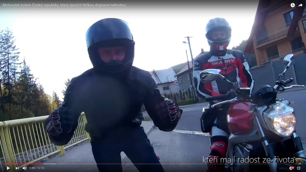 Motorkáři Robin a Jakub si plnili sen a na svých mašinách objížděli Česko.