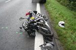 Vážná nehoda na Mladoboleslavsku: Motorkáře oslnilo slunce a skončili v příkopu! (ilustrační foto)