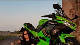 Při nehodě u města Dubá zemřela motorkářka Denisa.