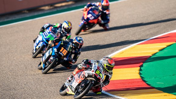 Motocyklová VC Aragonie 2020: Rins v MotoGP udržel za zády dotírajícího Álexe Márqueze 