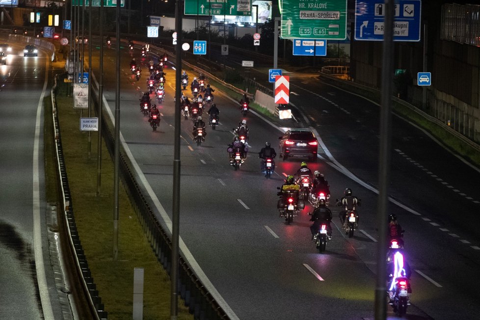 Takhle vypadala Prague Night Ride 2020, o nadcházejícím víkendu se koná podobná akce nazvaná STARbike 2020.