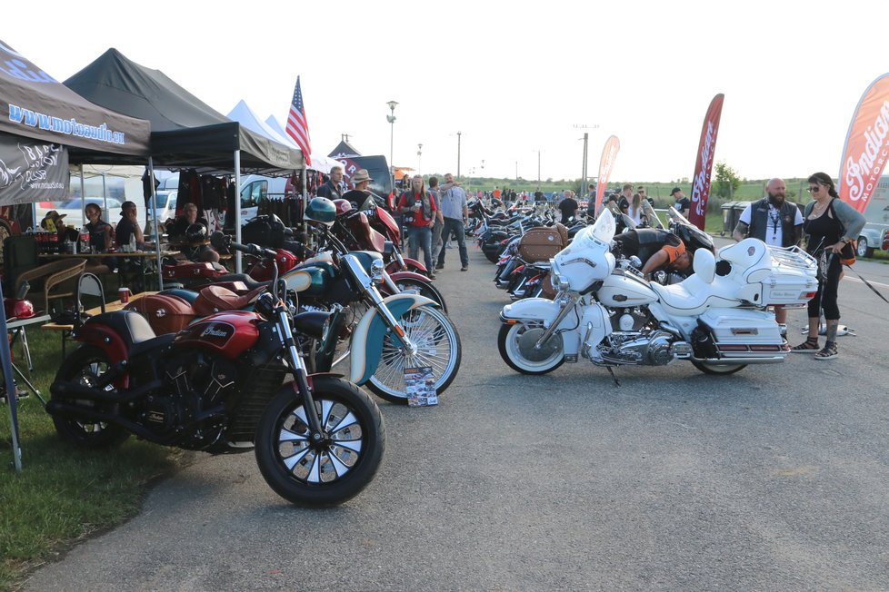 V Pasohlávkách začal v pátek největší tuzemský festival motorkářů Euro Bike Fest.