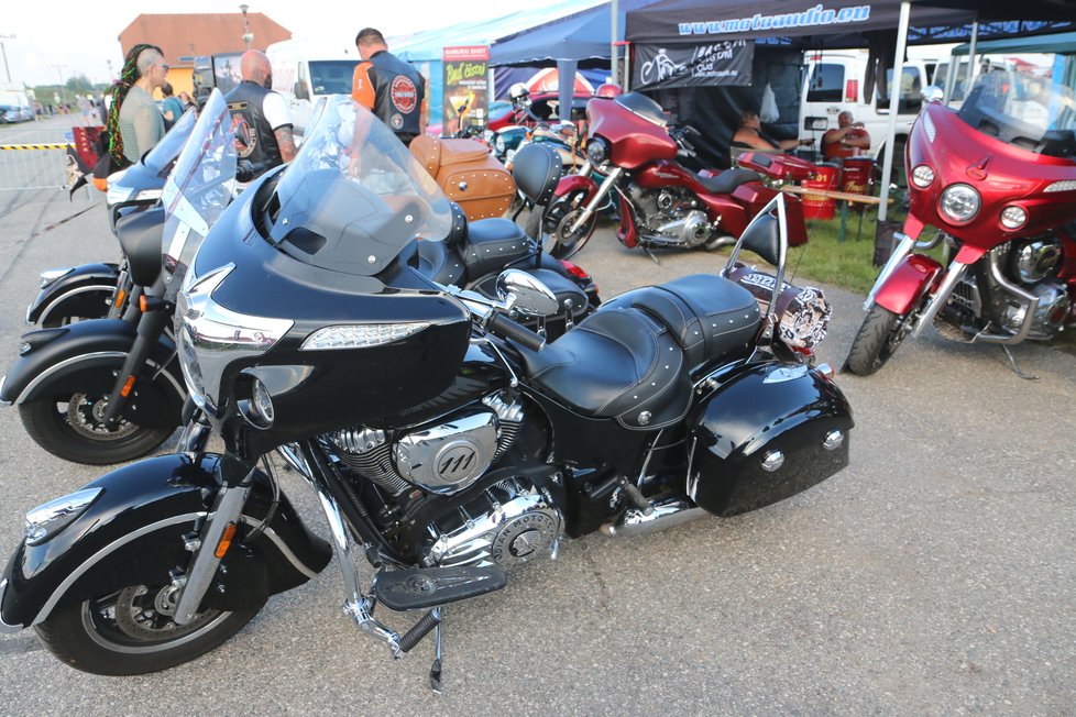 V Pasohlávkách začal v pátek největší tuzemský festival motorkářů Euro Bike Fest.