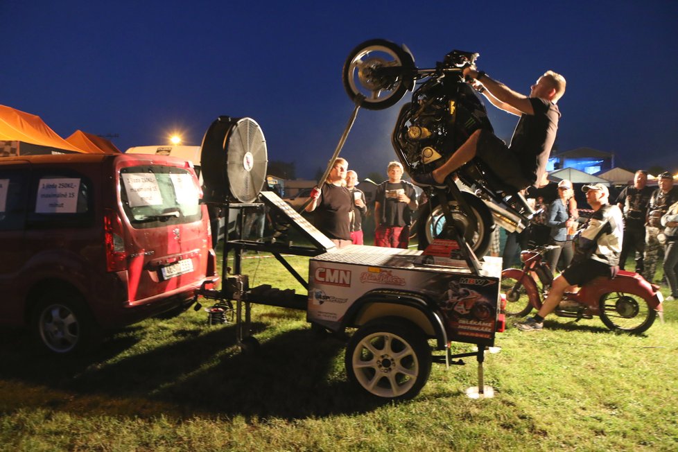 V Pasohlávkách začal v pátek největší tuzemský festival motorkářů Euro Bike Fest.