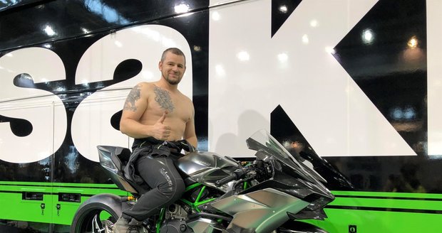 Nejrychlejší sériově vyráběný motocykl na světě Kawasaki Ninja H2R bude k vidění na Motosalonu v Brně.