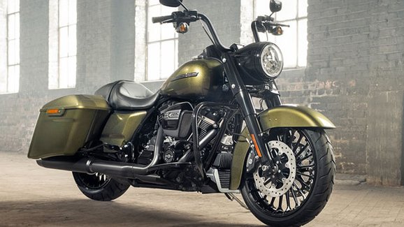 Harley-Davidson a nový Road King Special. Zkusíme to bez chromu!
