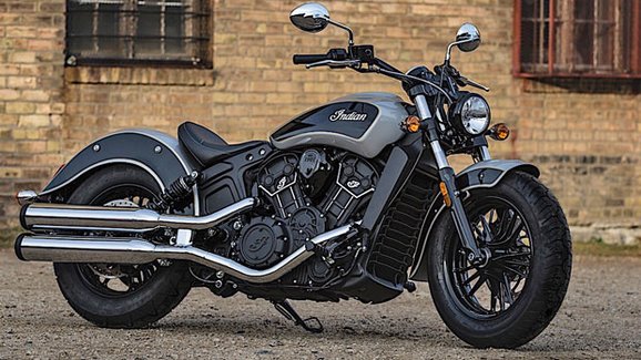 Indian Scout Sixty se předvádí jako dvoubarevný elegán