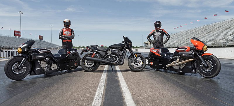 Harley-Davidson Street Rod se proměnil v ostrý dragster