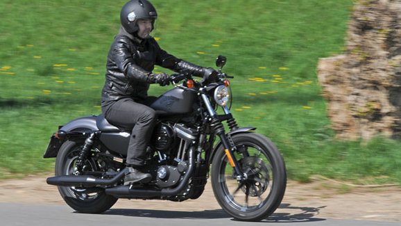 Harley-Davidson Iron 883: Americký bavič