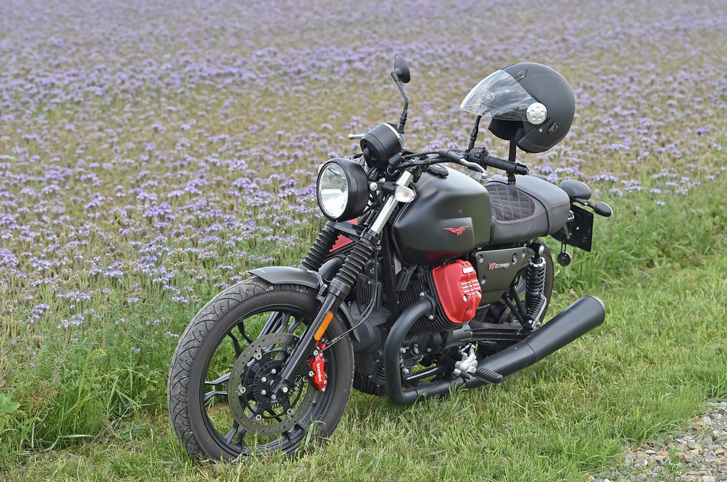 Moto Guzzi V7 III Carbon