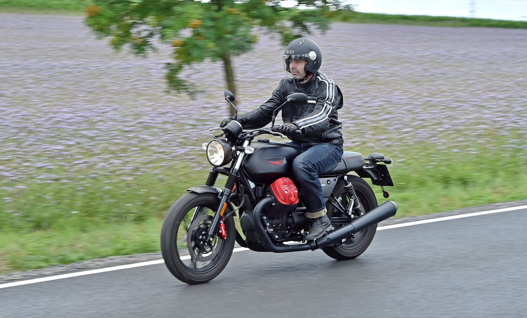 Moto Guzzi V7 III Carbon