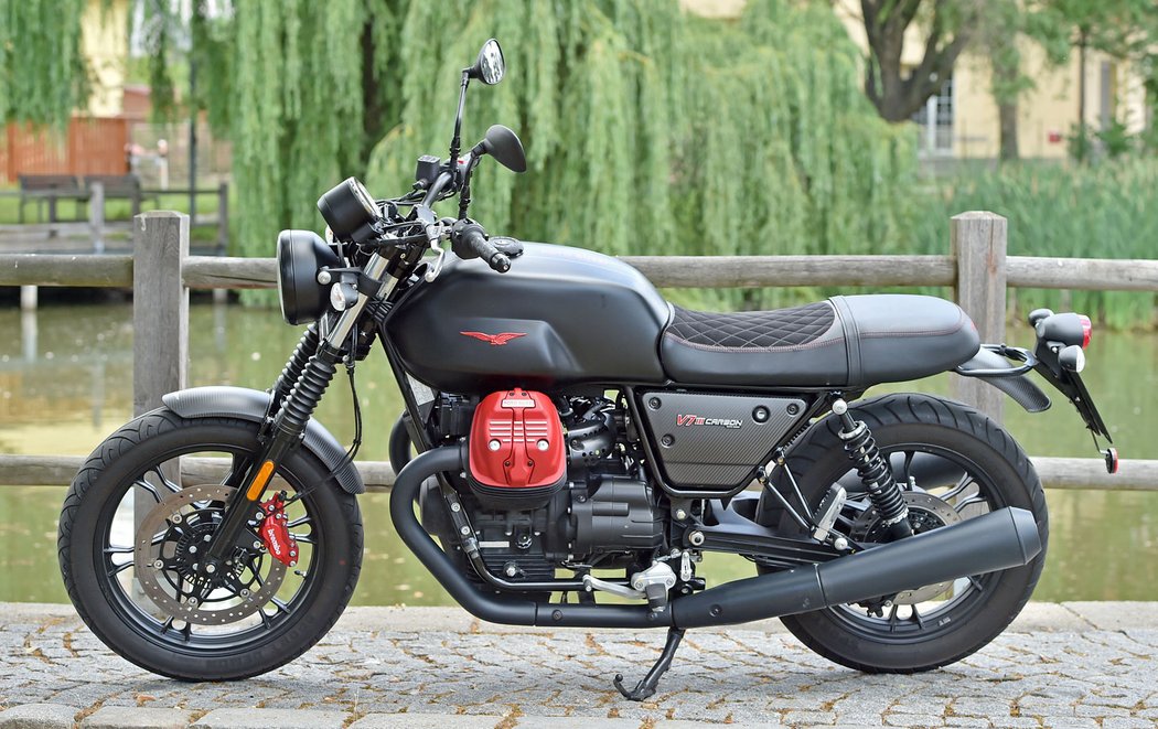 Moto Guzzi V7 III Carbon