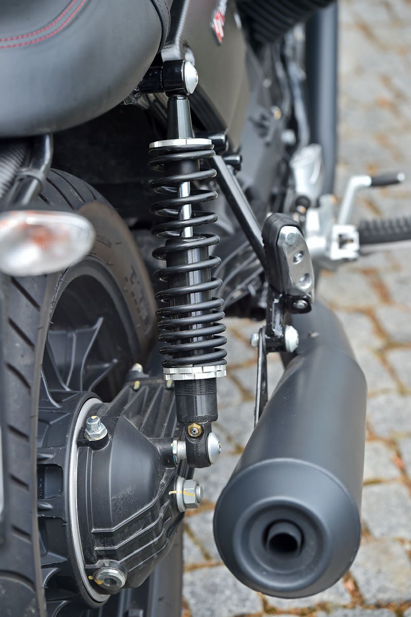 Moto Guzzi V7 III Carbon