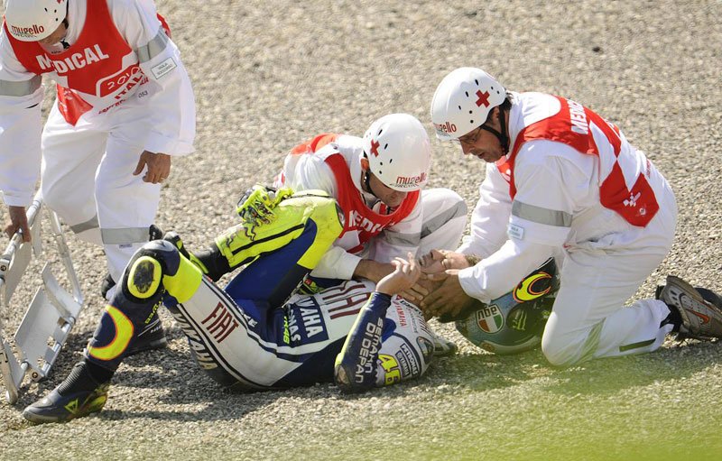 Mugello 2010: Rossi si v tréninku zlomil nadvakrát nohu a vynechal jediné čtyři závody v kariéře v MS