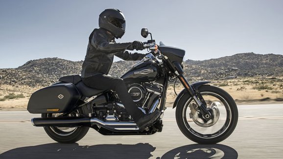 Harley-Davidson Sport Glide zvládne krátké vyjížďky i cesty napříč kontinenty