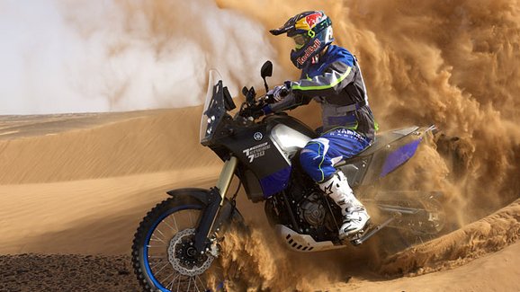 Yamaha Ténéré 700 World Raid a Stéphane Peterhansel v dunách marocké pouště