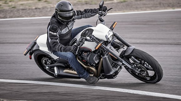 Harley-Davidson má další úžasnou novinku. Inspiroval se dragstery