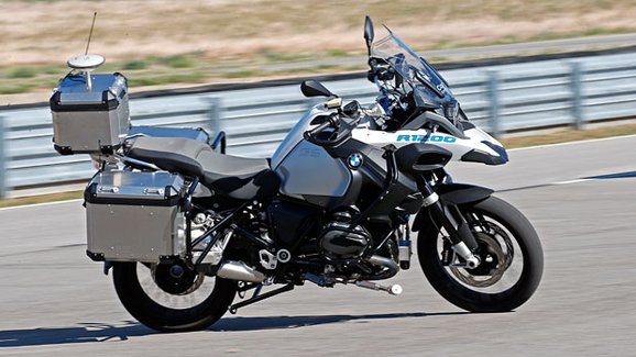 BMW Motorrad má motocykl, který může jet i bez jezdce