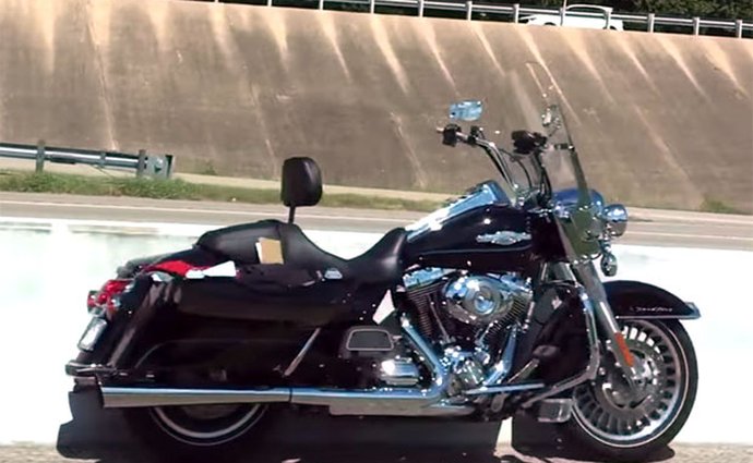 Video: Harley-Davidson zvládá autonomní jízdu bez jezdce už teď!