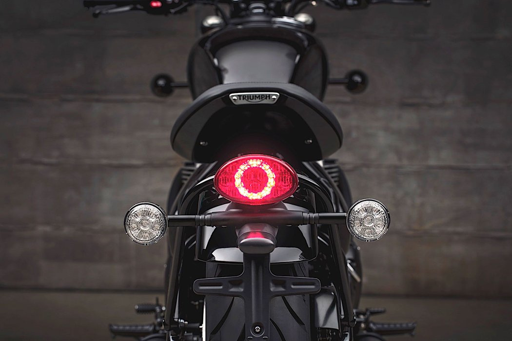 Triumph Bonneville Bobber Black Edition