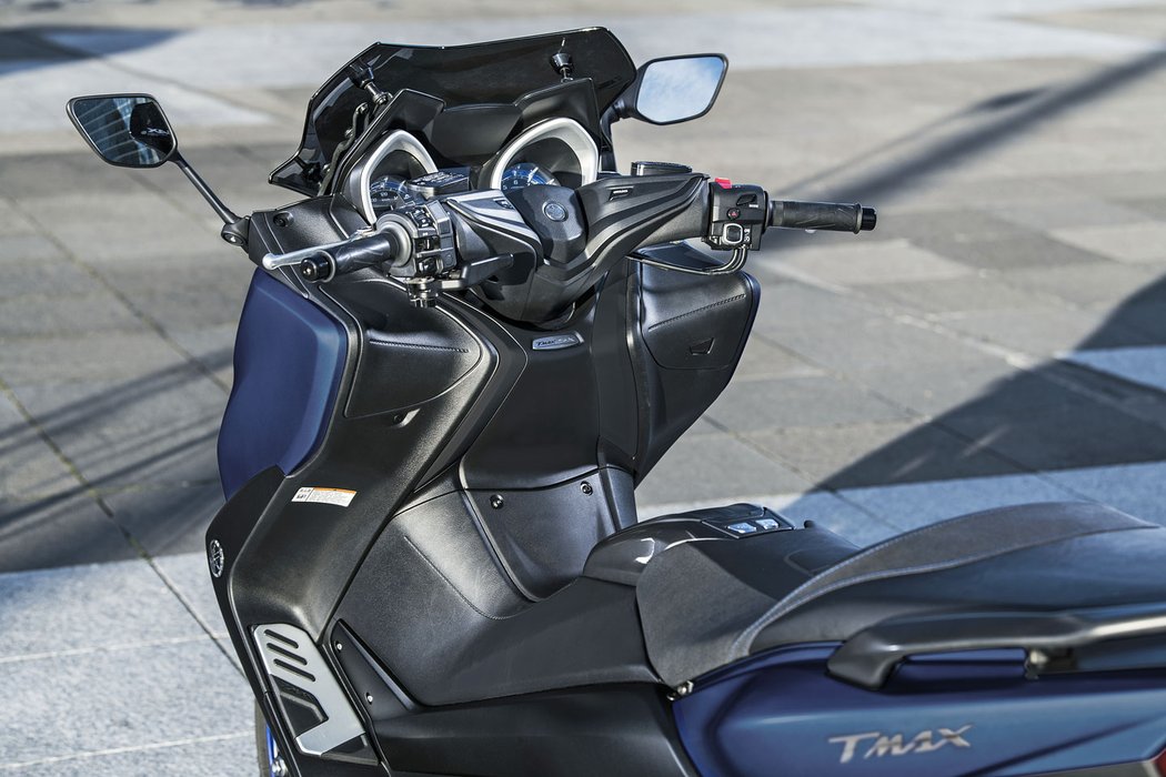 Yamaha XMax Iron Max