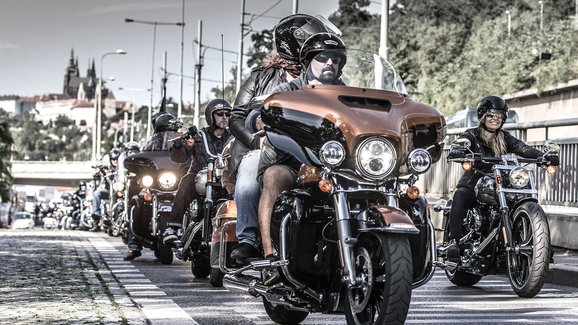 Prahou v sobotu 3. září projede 800 motorek Harley-Davidson