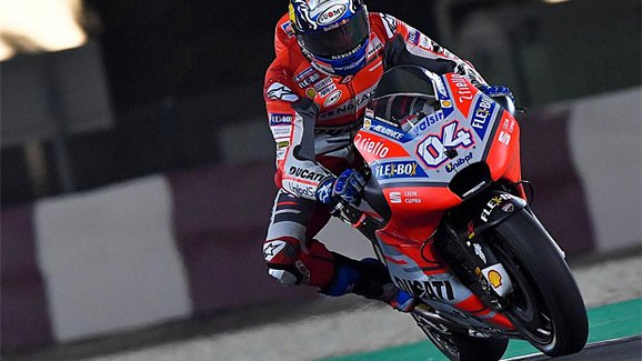 Motocyklová VC Kataru 2018: Andrea Dovizioso si poradil v MotoGP s Marcem Márquezem