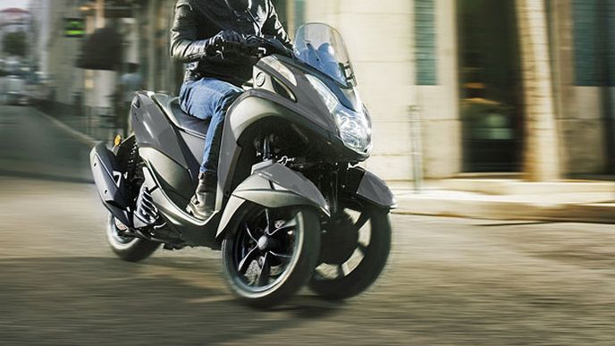 Yamaha Tricity 125 se třemi koly je stvořena pro město Yamaha Tricity 125 se třemi koly je stvořena pro město